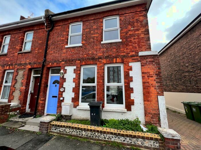 2 Bedroom End Of Terrace House To Rent In Commercial Road, BN21