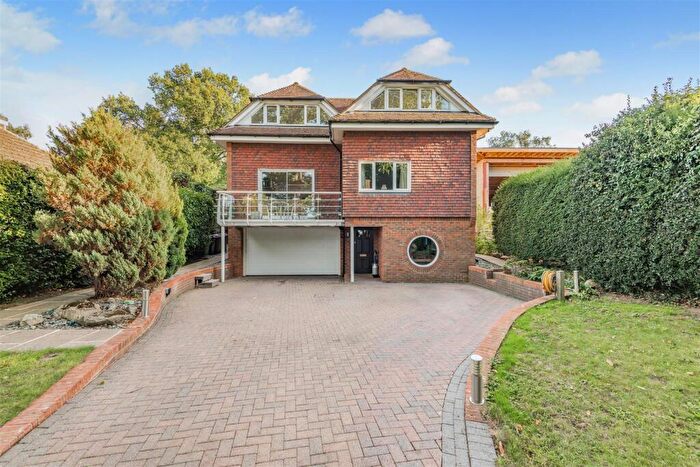 4 Bedroom Detached House For Sale In Vicarage Lane, East Farleigh, Maidstone, ME15