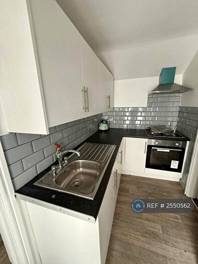 2 Bedroom Flat To Rent In Cardiff, Cardiff, CF24