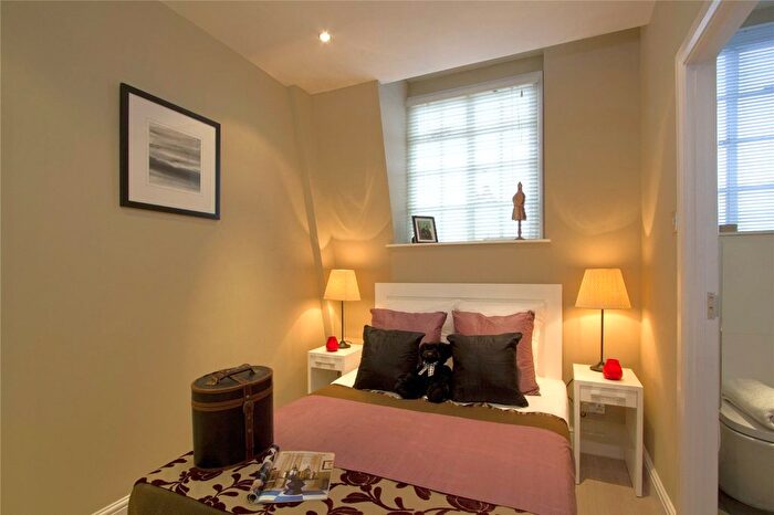 1 Bedroom Flat For Sale In Chelsea Manor Street, London, SW3