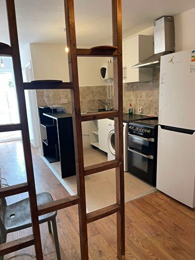 Studio To Rent In Erskine Road, Walthamstow, E17