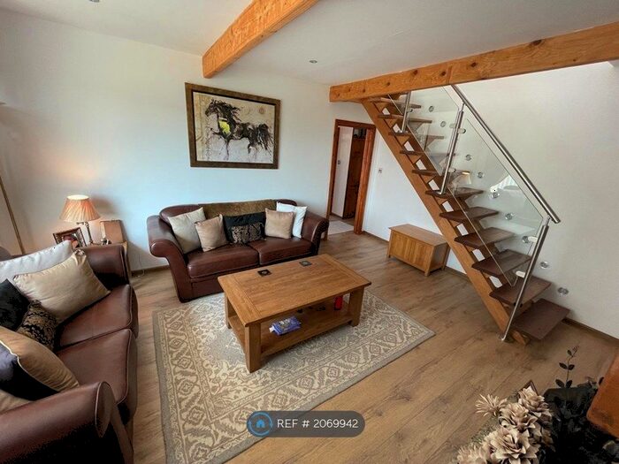 4 Bedroom Semi-Detached House To Rent In Southgate, Scarborough, YO12