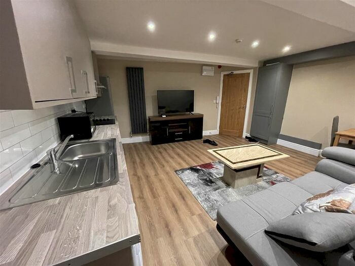 2 Bedroom Flat To Rent In The Rock, Tettenhall, Wolverhampton, WV6