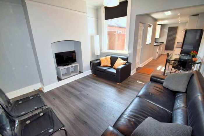 4 Bedroom Terraced House To Rent In Cemetery Avenue, Sheffield, S11