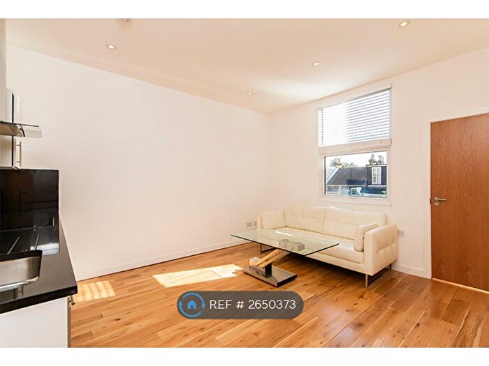 2 Bedroom Flat To Rent In Loftus Road, London, W12