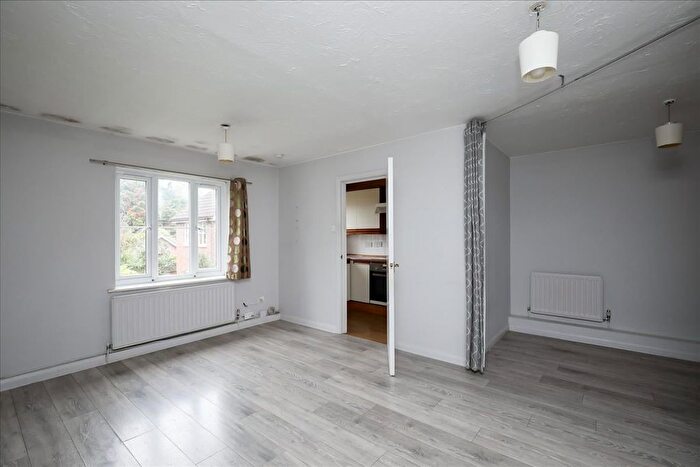1 Bedroom Flat To Rent In Godolphin Place, Acton, W3