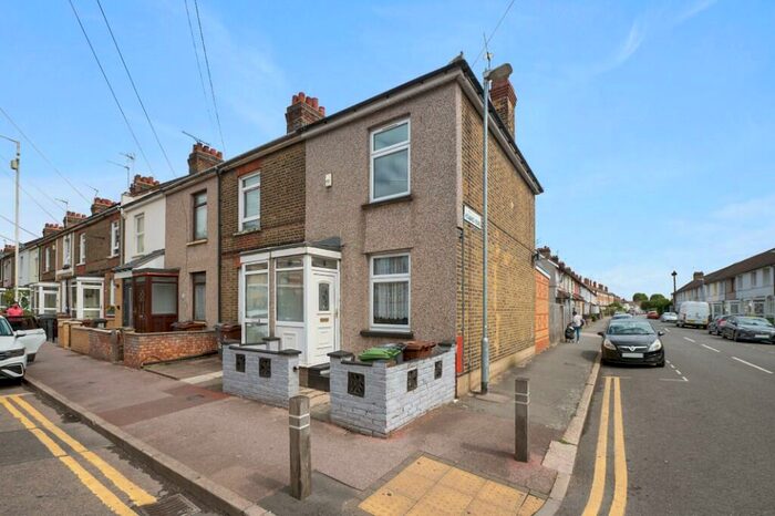 2 Bedroom End Of Terrace House To Rent In King Edwards Road, Barking, IG11