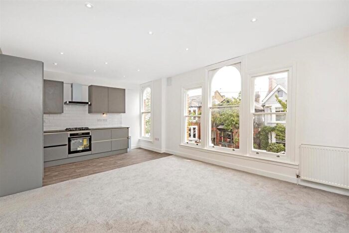2 Bedroom Flat To Rent In Elm Road, East Sheen, SW14