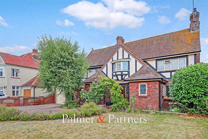 3 Bedroom Detached House For Sale In Albany Gardens East, Clacton-on-Sea, Essex, CO15