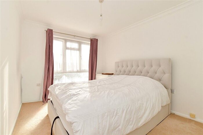 2 Bedroom Flat For Sale In Trotwood, Chigwell, Essex, IG7