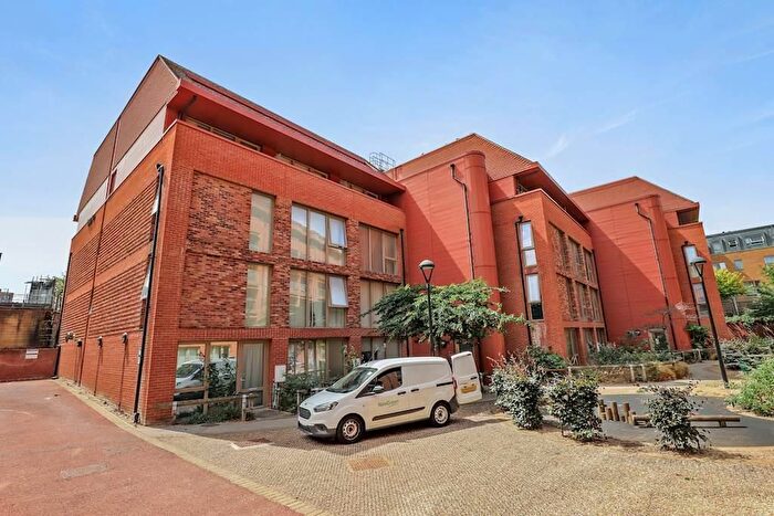 2 Bedroom Flat For Sale In Ossory Road, London, SE1
