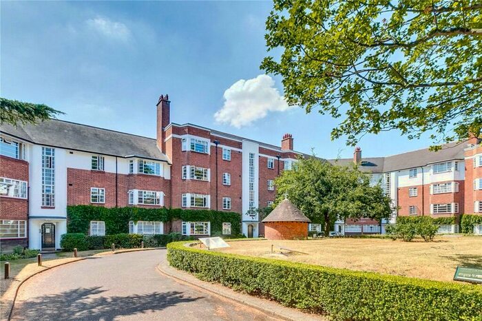 2 Bedroom Flat To Rent In St Leonards Court, St Leonards Road, SW14