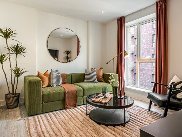 1 Bedroom Flat For Sale In Capital Interchange Way, Brentford, TW8