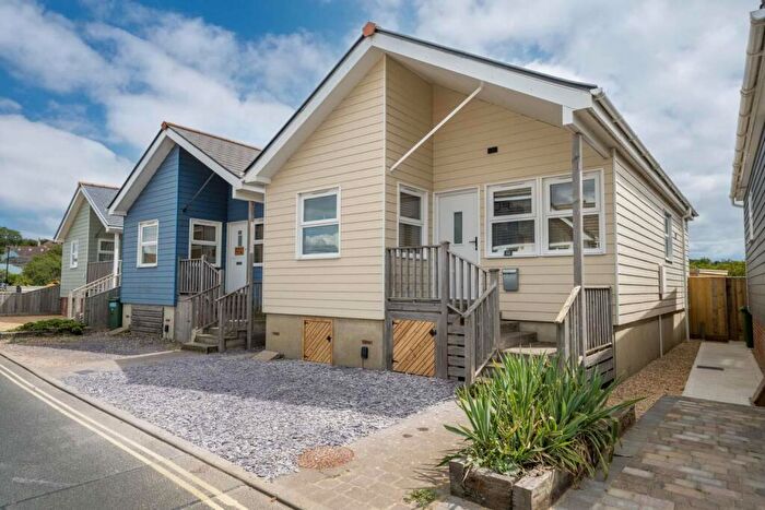 2 Bedroom Chalet For Sale In Chain Free Beach House - Marsh Road, Gurnard, PO31