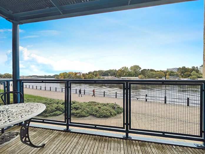 2 Bedroom Flat For Sale In Mariners Wharf, Quayside, Newcastle Upon Tyne, Tyne And Wear, NE1