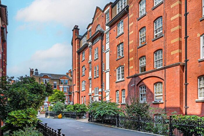 2 Bedroom Flat For Sale In Beaufort Street, Chelsea, London, SW3