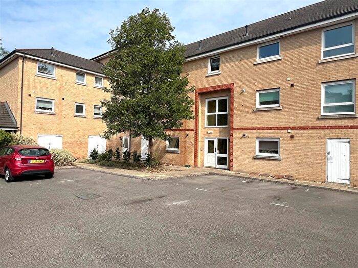 2 Bedroom Flat For Sale In Lillymill Chine, Chineham, Basingstoke, RG24
