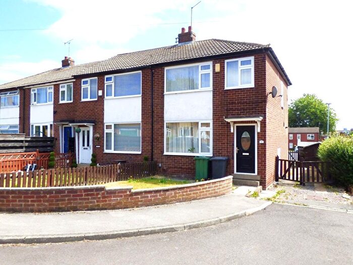 3 Bedroom Town House For Sale In Malmesbury Close, Leeds, LS12