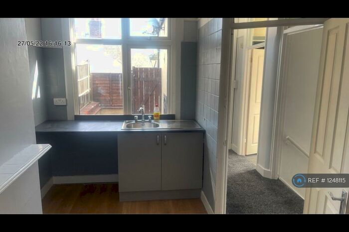 3 Bedroom Flat To Rent In Station Road, Leigh-On-Sea, SS9