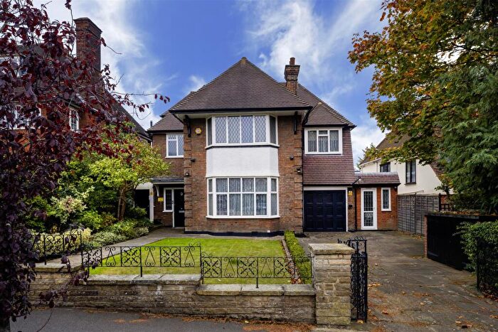 6 Bedroom Detached House For Sale In Basing Hill, NW11