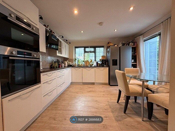 3 Bedroom Terraced House To Rent In College Gardens, London, SW17