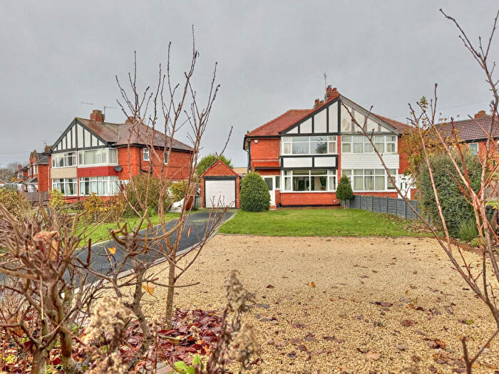 3 Bedroom Semi Detached House For Sale In Wallis Avenue, Lincoln, LN6