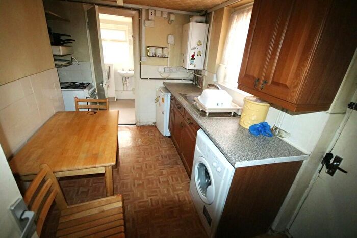 3 Bedroom Terraced House For Sale In Baxendale Street, Bethnal Green, E2