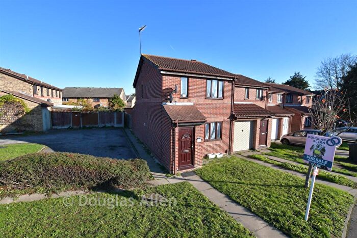 3 Bedroom End Of Terrace House For Sale In Aldington Close, Dagenham, Essex, RM8