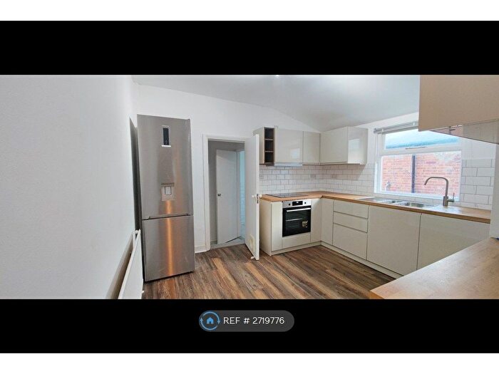 4 Bedroom Maisonette To Rent In Willow Vale, London, W12