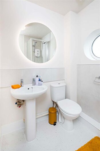 1 Bedroom Flat To Rent In Crown Station Place, Edge Hill, Liverpool, L7