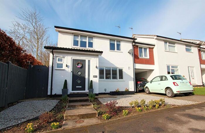 4 Bedroom Semi-Detached House For Sale In Mere Way, Swanland, HU14