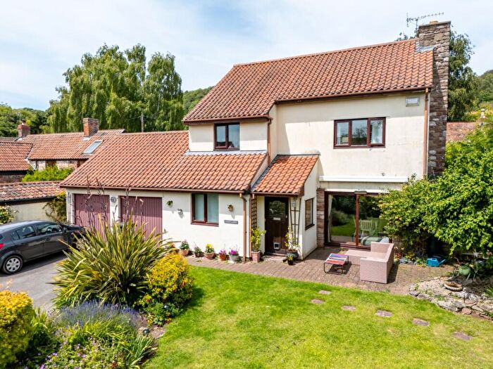 4 Bedroom Detached House For Sale In Clevedon Road, Weston-in-Gordano, Bristol, Somerset, BS20