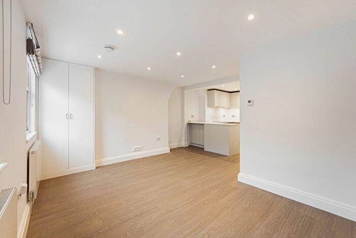 Studio To Rent In King`S Road, London, SW3