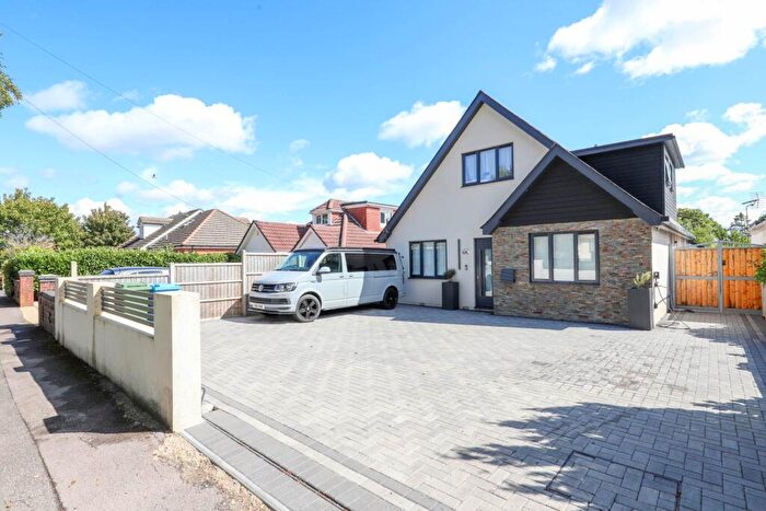 4 Bedroom Detached House For Sale In Manor Avenue, Poole, BH12