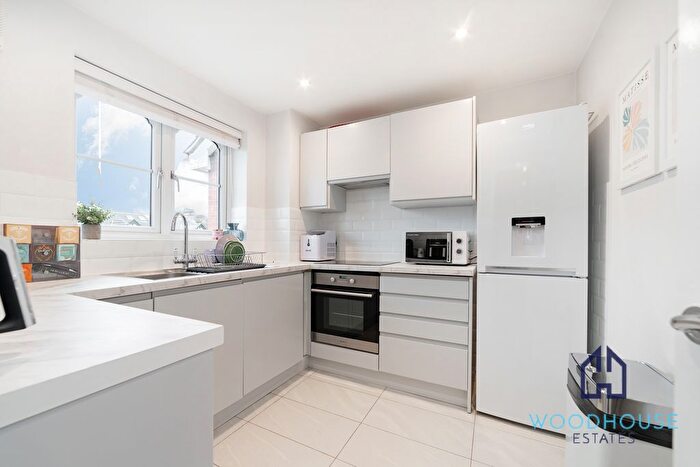 2 Bedroom Flat To Rent In Kingweston Close, London, NW2