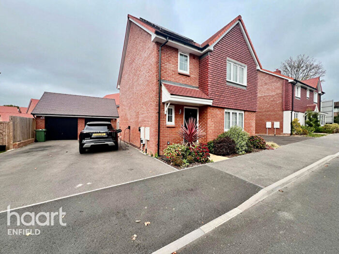 3 Bedroom Detached House For Sale In Silver Birch Close, Waltham Cross, EN7