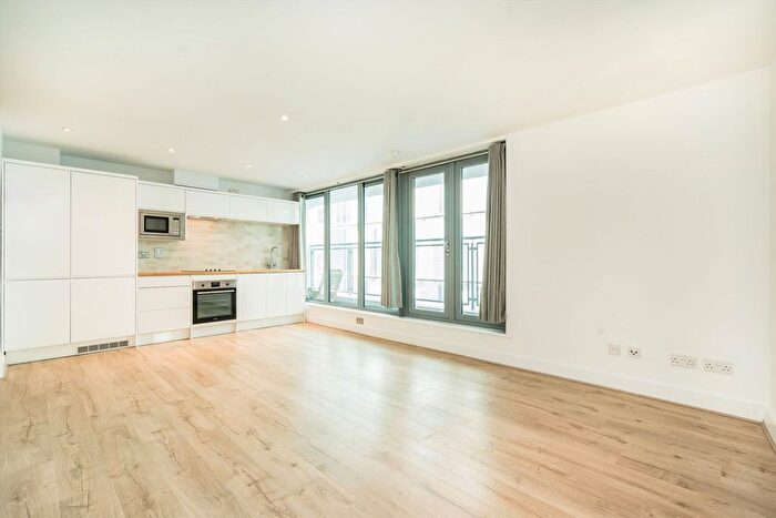 2 Bedroom Flat To Rent In Hardwicks Way, London, SW18