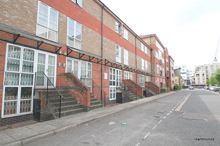 2 Bedroom Flat To Rent In Hawgood Street, London, E3
