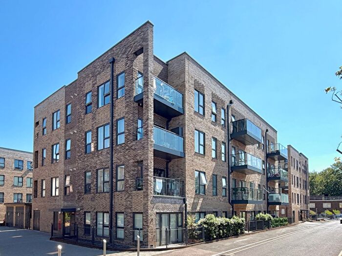 1 Bedroom Flat For Sale In Bucknall Place, Watford, WD19