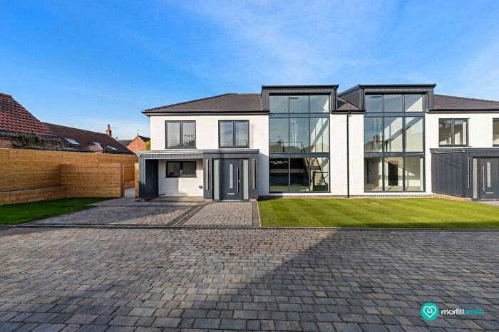 3 Bedroom Semi Detached House For Sale In The Close, Dinnington, Sheffield, S25