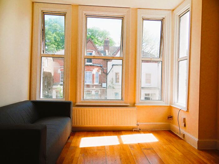 1 Bedroom Flat To Rent In Pathfield Road, Streatham Common, SW16