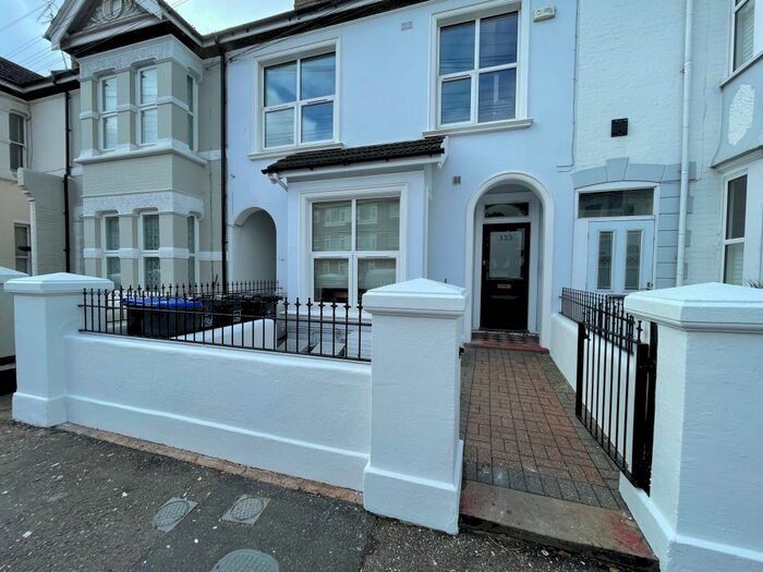 2 Bedroom Flat To Rent In Tarring Road, Worthing, BN11