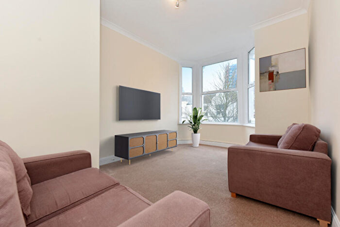 2 Bedroom Apartment For Sale In Glengall Road, London, NW6