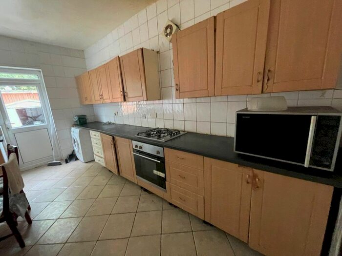 4 Bedroom Terraced House To Rent In Alfred Gardens, Southall, UB1