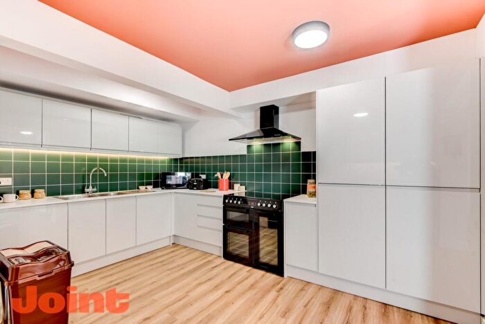 7 Bedroom House To Rent In Freeview Road, Bath, BA2