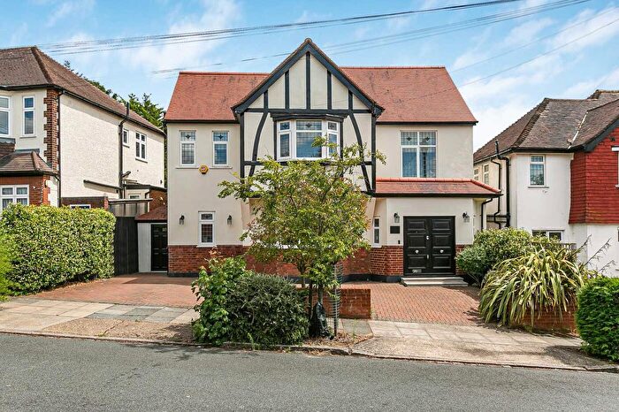 5 Bedroom Detached House For Sale In Ashurst Road, Cockfosters, EN4