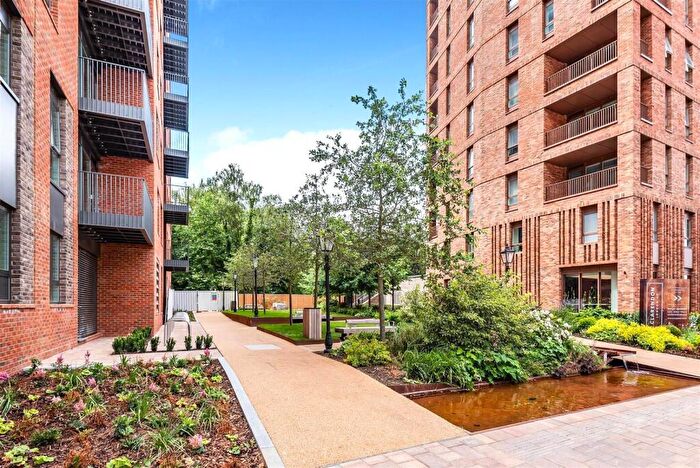 1 Bedroom Apartment To Rent In Blenheim Mansions, Alexandra Gate, Hornsey, N8