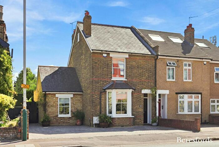 4 Bedroom Semi-Detached House For Sale In North Street, Hornchurch, RM11