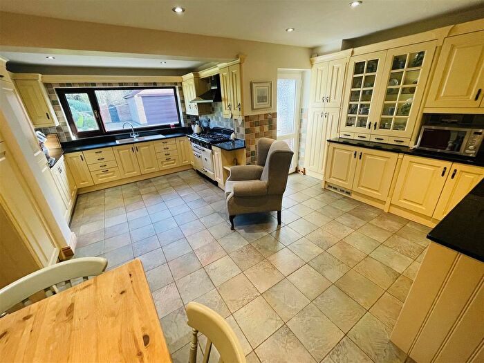 4 Bedroom Detached House For Sale In Stanford Court, Tippett Close, Nuneaton, CV11