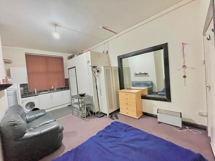 1 Bedroom Flat To Rent In Chapeltown Road, Leeds, LS7